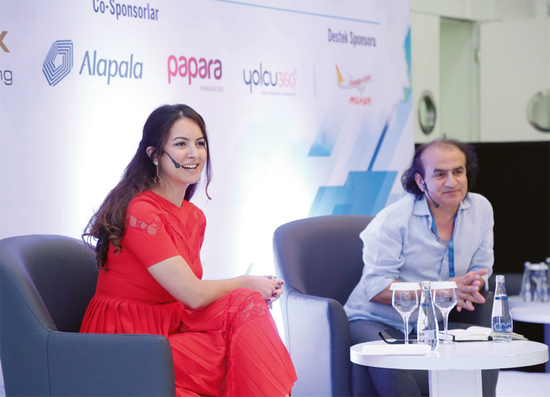 Tanya Kaysoylu (Yenibir Lider) ve Ekrem Yalçındağ (Artist)