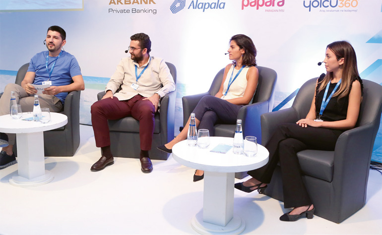 Umut Yıldırım (Yolcu 360 CEO), İsmet Öztanık (Soluto Kurucusu), Kıvılcım Pınar Kocabıyık (Akko Marka Grup YKÜ), Sera Gürsoy (Lidya YKÜ)
