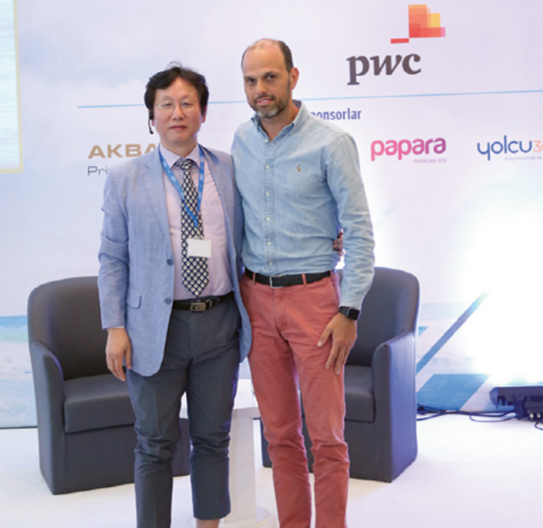 Derik Kim (Global Entrepreneurs Foundation Kurucusu) ve İhsan Elgin (Core Strateji Başkanı)