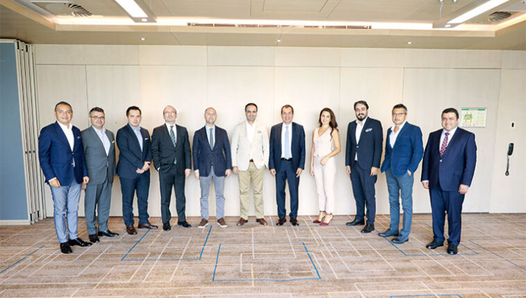 finans-liderleri-donusum-pesinde