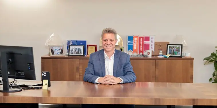 BUGÜNÜN-PENCERESİNDEN-GELECEĞİ-ŞEKİLLENDİREN-SİSTEMLER-ÜRETİYORUZ”