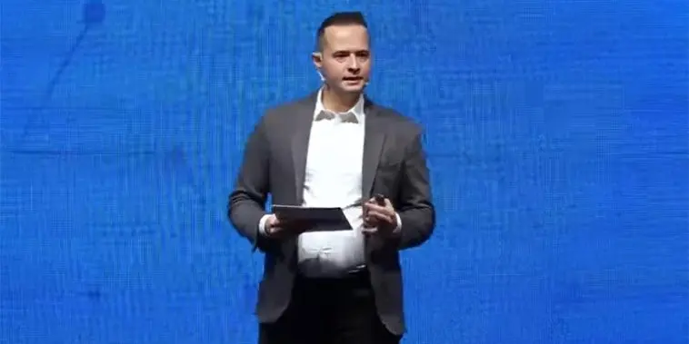 AJANLAR,-MÜŞTERİ-DENEYİMİNİ-YENİDEN-TANIMLIYOR-