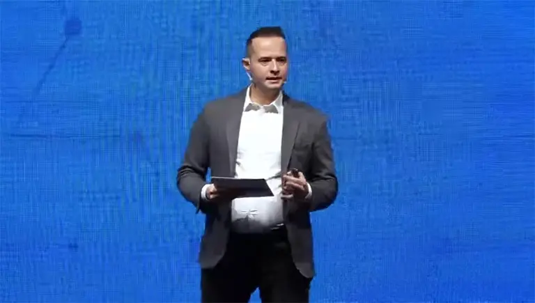 AJANLAR,-MÜŞTERİ-DENEYİMİNİ-YENİDEN-TANIMLIYOR-